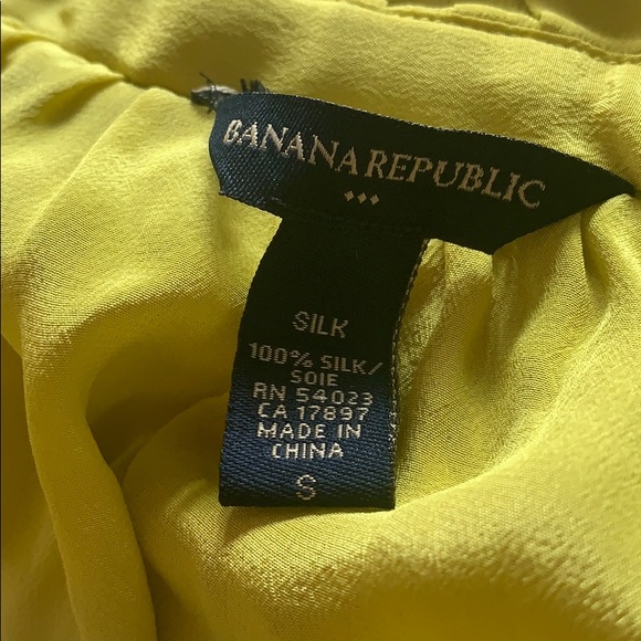 Silk sleeveless blouse. - Picture 2 of 2